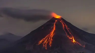 Meksika'da Colima Yanardağı patladı