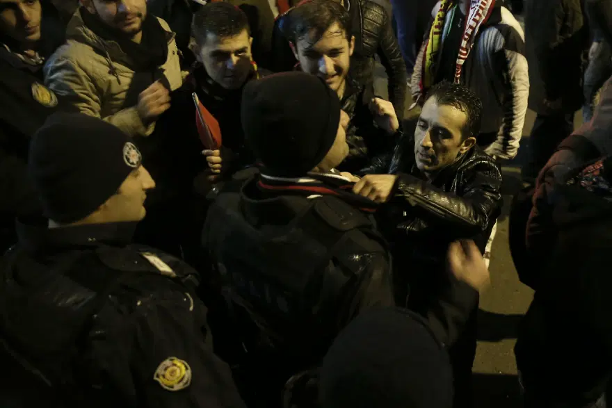 Taraftarlar Beşiktaş'taki saldırıları protesto etmek için yürüdü 8