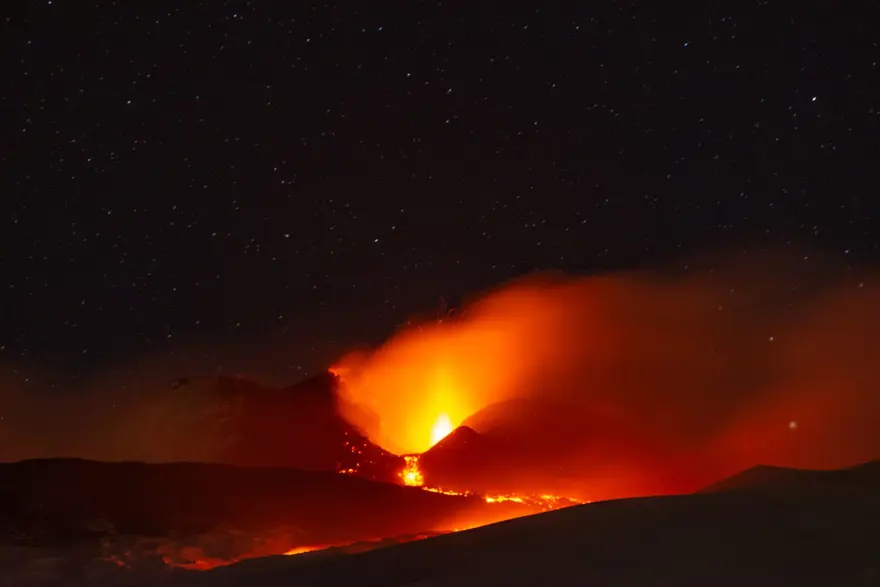 Etna Yanardağı yeniden faaliyete geçti 4