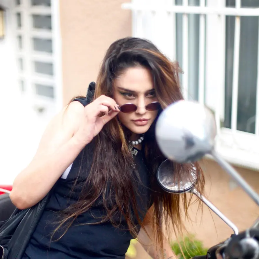 Zeynep Koçak yaşadığı zorbalığı ilk kez anlattı: Çirkin ve değersiz olduğuma inandım Zeynep Koçak yaşadığı zorbalığı ilk kez anlattı: Çirkin ve değersiz olduğuma inandım