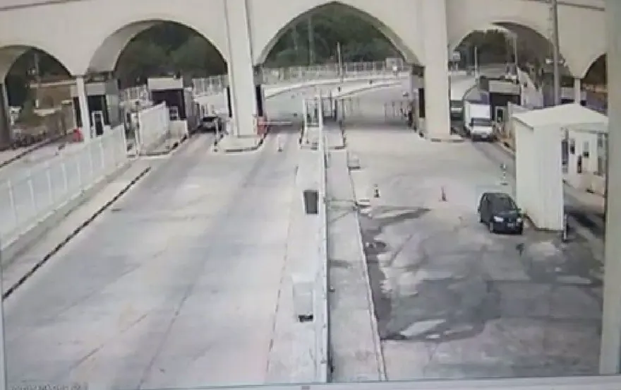 SATIRLA POLİSLERİN ÜZERİNE YÜRÜDÜ 4