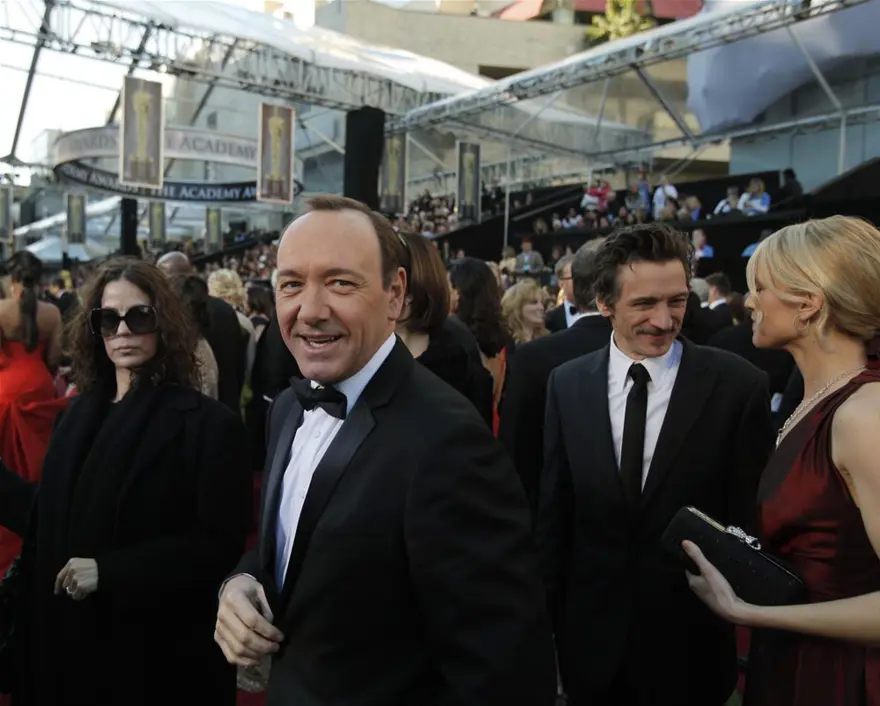 Kevin Spacey, John Hawkes 218 Kevin Spacey, John Hawkes 218