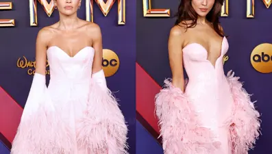 Pişti oldular! Emmy Ödülleri&#x27;nde neredeyse aynı elbiseyi giydiler