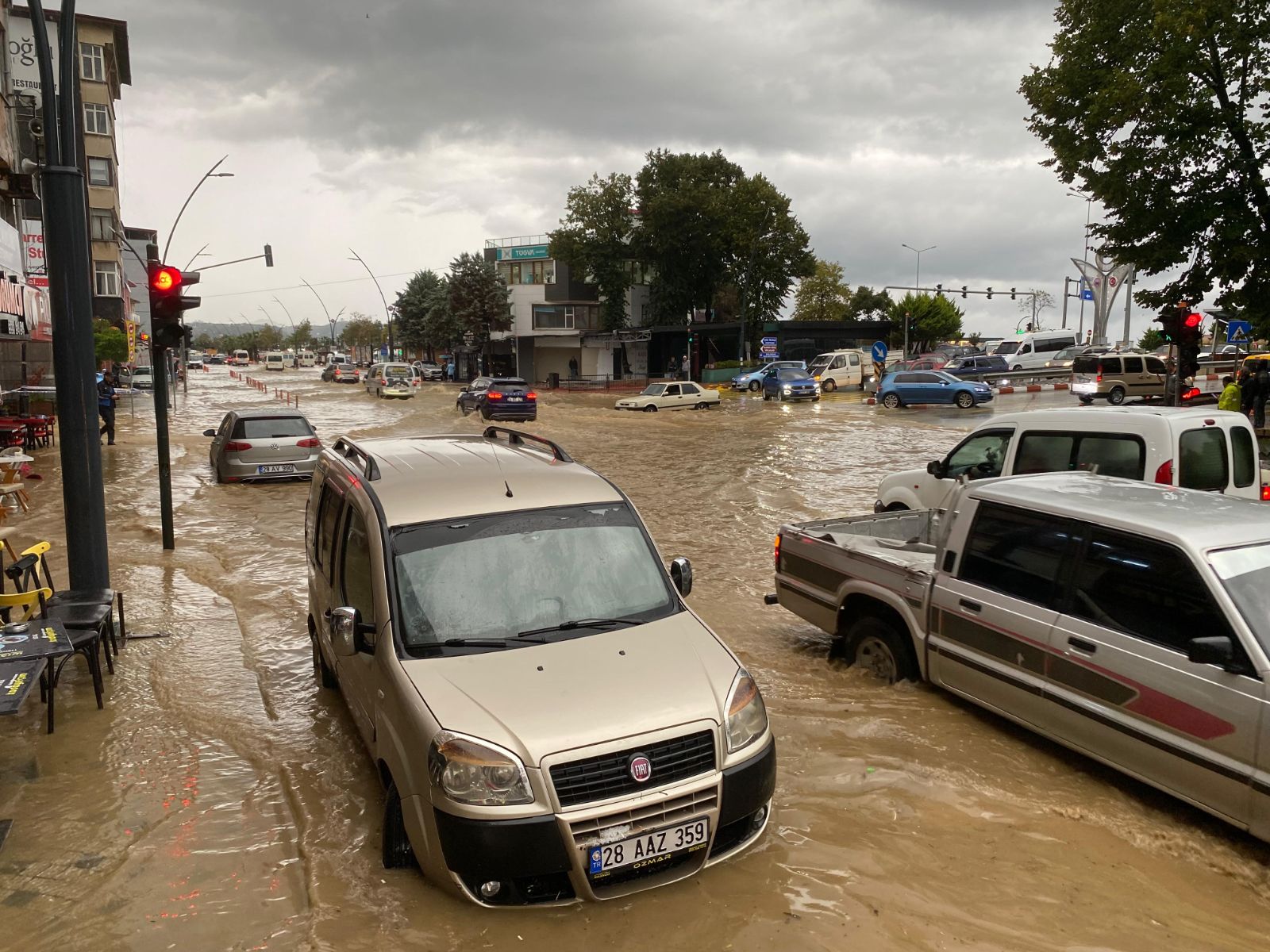 Giresun'da sağanak yağış hayatı felç etti