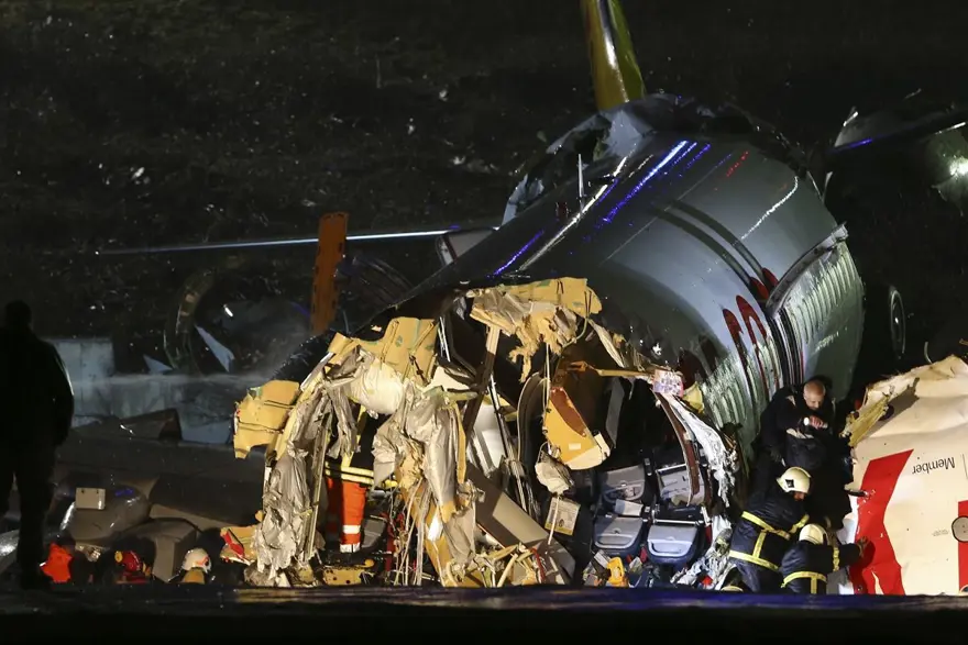 Sabiha Gökçen'de pistten çıkan uçaktan ilk görüntüler 10