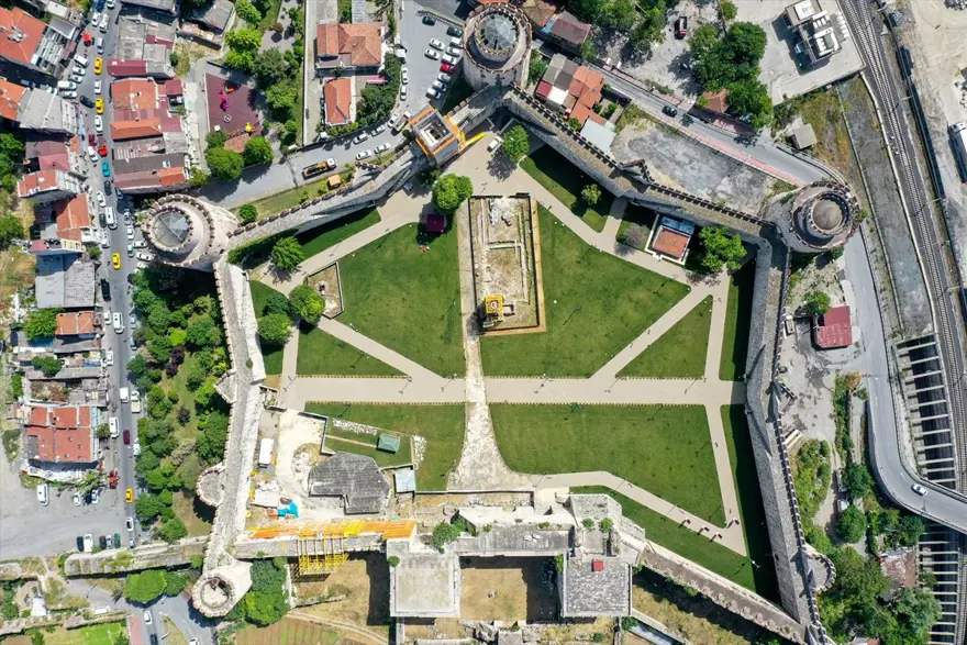 "YEDİKULE HİSARI BUNDAN SONRA ŞEHRİN HAFIZASINDA YER EDECEK" 4