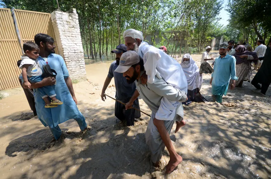 Pakistan'da sel felaketi: Can kaybı bini aştı 11
