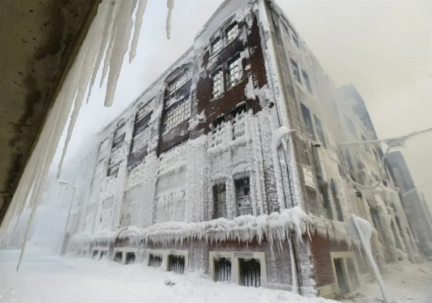 İtfaiyenin buzla mücadelesi 46