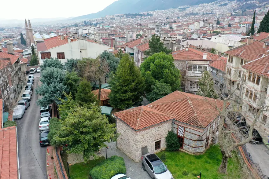 Gelin geldiği mahalleye muhtar oldu 3 dönemdir görevini sürdürüyor 3