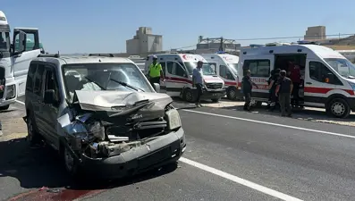 Manisa’da zincirleme trafik kazası: 4'ü çocuk, 6 yaralı