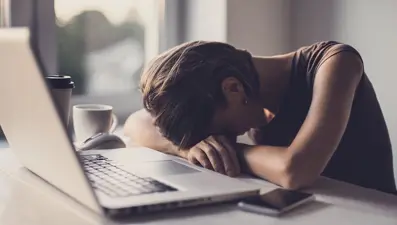 Araştırma: Uzun süre oturmak beyni küçültüyor