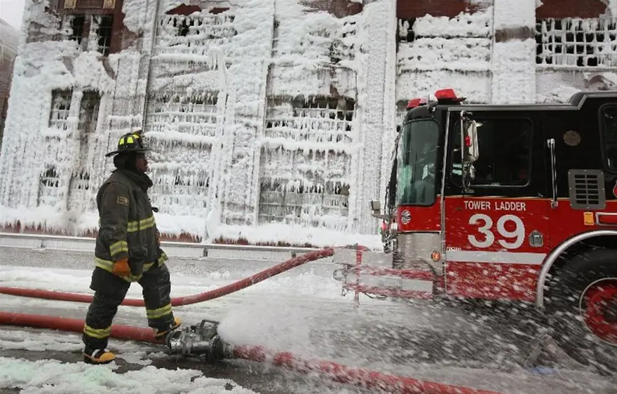 İtfaiyenin buzla mücadelesi 31
