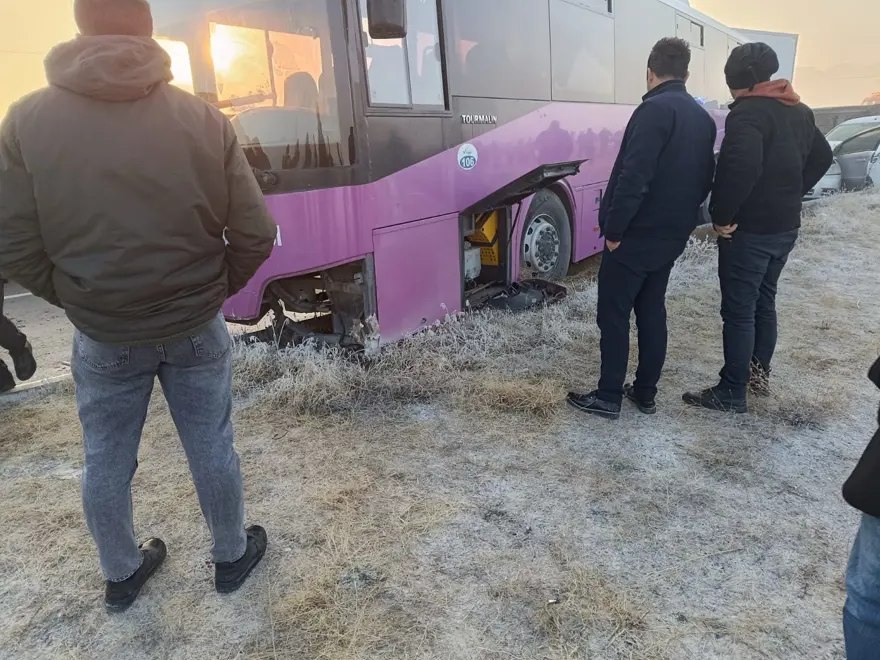 Van'da 30 araçlık zincirleme trafik kazası: 1 ölü, 51 yaralı 16
