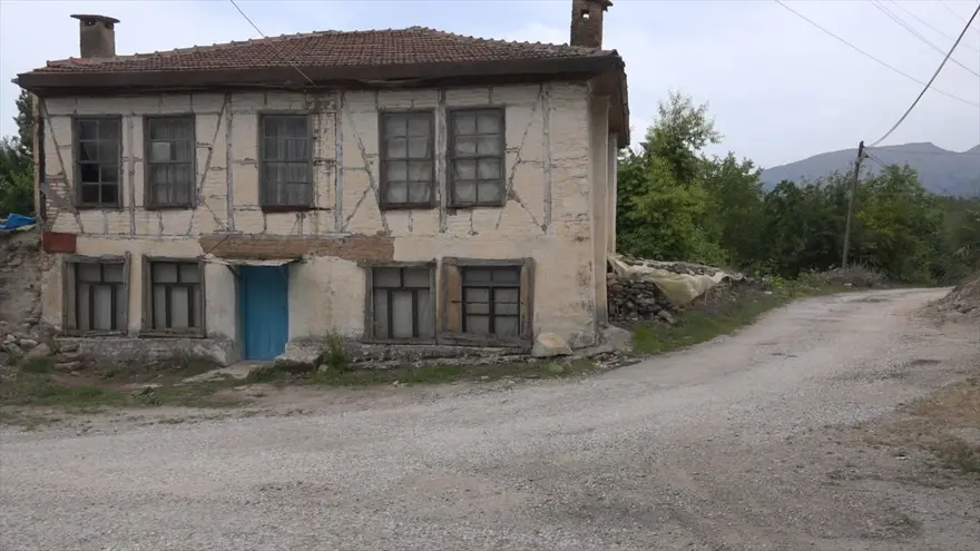 Helenistik dönemde kurulan Attouda Antik Kenti'nde yaşam devam ediyor 13