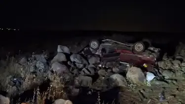 Diyarbakır’da otomobil şarampole devrildi: Baba öldü, anne ve oğlu yaralandı