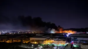 Ankara'da Hurdacılar Sitesi'nde yangın: Gökyüzünü siyah dumanlar kapladı