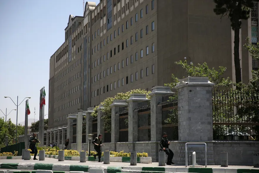 İran Meclisi ve Humeyni Türbesi'nde saldırı 23 İran Meclisi ve Humeyni Türbesi'nde saldırı 23