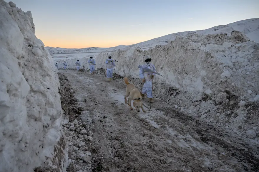 "Hudut kartalları" yeni yılı elleri tetikte karşıladı 27