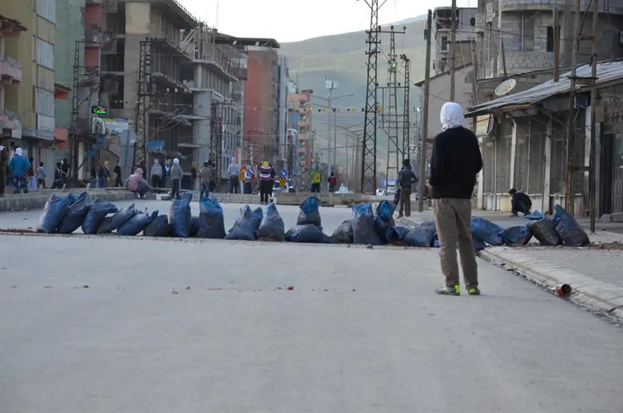 Kimlik kontrolü yapan gruba polis müdahalesi 4