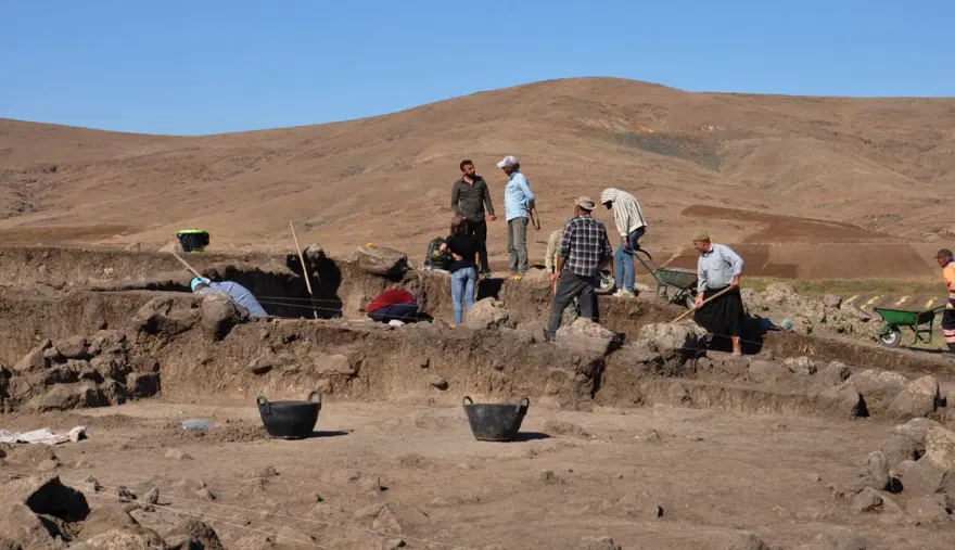 Hamaç Höyük kazısında nekropol bulundu 4 Hamaç Höyük kazısında nekropol bulundu 4