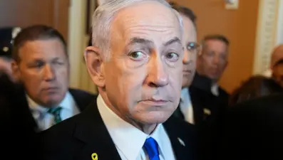 Netanyahu havalimanında protesto edildi