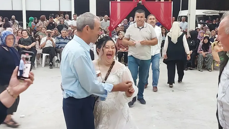 Denizli'de down sendromlu Esra'nın düğün hayali gerçek oldu 7
