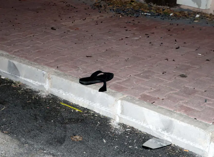 Ailesi içerdeyken benzinle evi yakmaya çalıştı 3