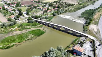 8 kemerli Şahruh Köprüsü yıllara meydan okuyor