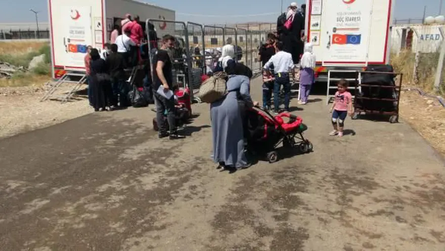 Binlerce Suriyeli bayram için ülkesine döndü 9