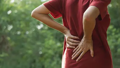 Kronik sırt ağrısını azaltan doğal yöntem: Bilim insanları öneriyor