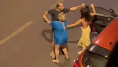 Kuşadası'nda kadınlara yol ortasında tekme tokat saldırı