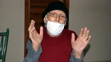 93 yaşında corona virüsü yendi, horon oynayarak taburcu oldu