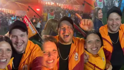 Şahan Gökbakar ile eşi Selin Gökbakar'dan şampiyonluk kutlaması