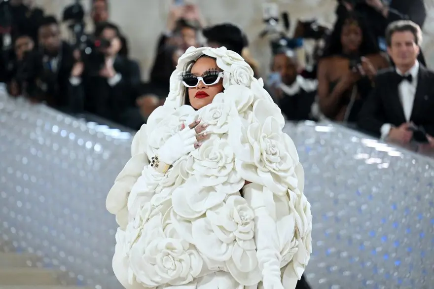 KIYAFETLERİN ONAYLANMASI GEREK 11