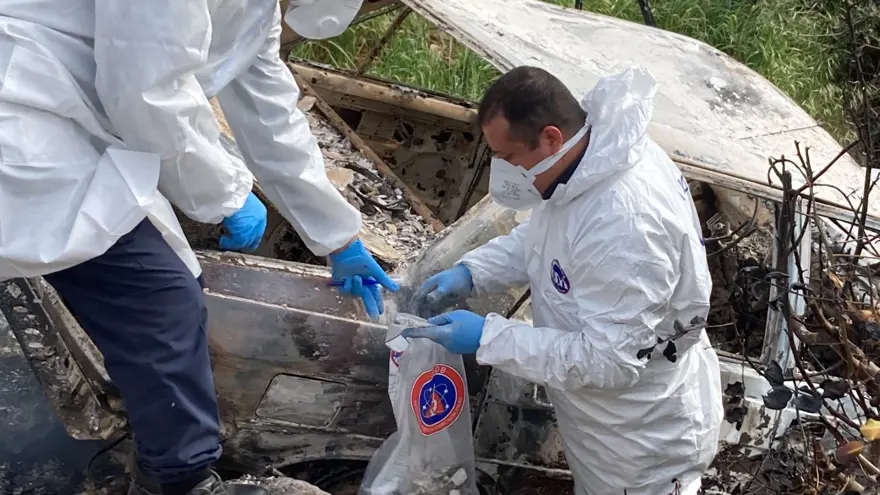 Anne ve oğlu evde, baba araçta yanarak öldü 9 Anne ve oğlu evde, baba araçta yanarak öldü 9