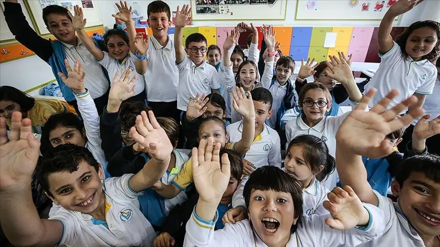 OKULLAR 20 HAZİRAN’DA KAPANACAK 3 OKULLAR 20 HAZİRAN’DA KAPANACAK 3