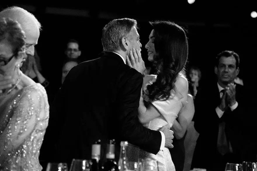 George Clooney ve Amal Clooney çiftinden tiyatroya bağış 1