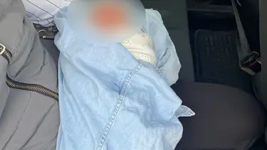 Yeni doğmuş bebeği çöpe bırakmışlar