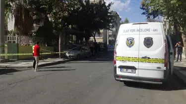Otomobil durağa daldı: 8 yaşındaki çocuk öldü, anne ve ağabey yaralı