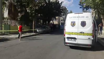 Otomobil durağa daldı: 8 yaşındaki çocuk öldü, anne ve ağabey yaralı