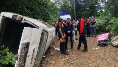 Rize'de minibüs yamaçtan yuvarlandı: İki ölü, üç yaralı