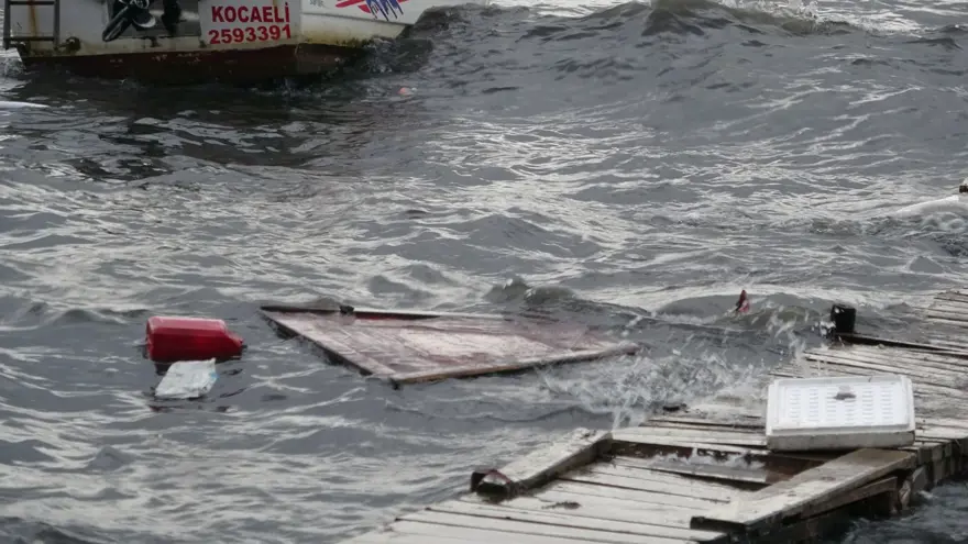 Kocaeli’de sağanak ve fırtına: Tekneler teker teker battı 3