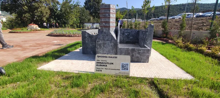 Osmanlı-Türk eserlerinin minyatürleri, Minia Balkantürk Açıkhava Müzesi'nde sergileniyor 1
