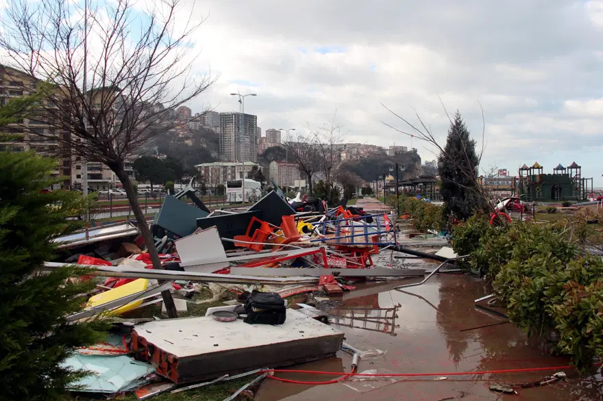 Fırtına gemiyi ikiye böldü 6 Fırtına gemiyi ikiye böldü 6