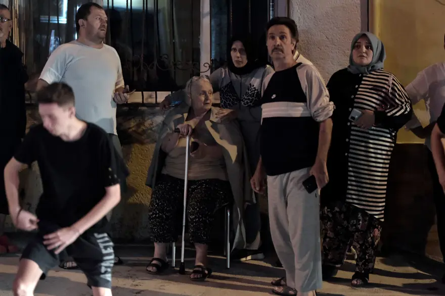 Bursa'da tarihi fabrikada korkutan yangın 3 Bursa'da tarihi fabrikada korkutan yangın 3