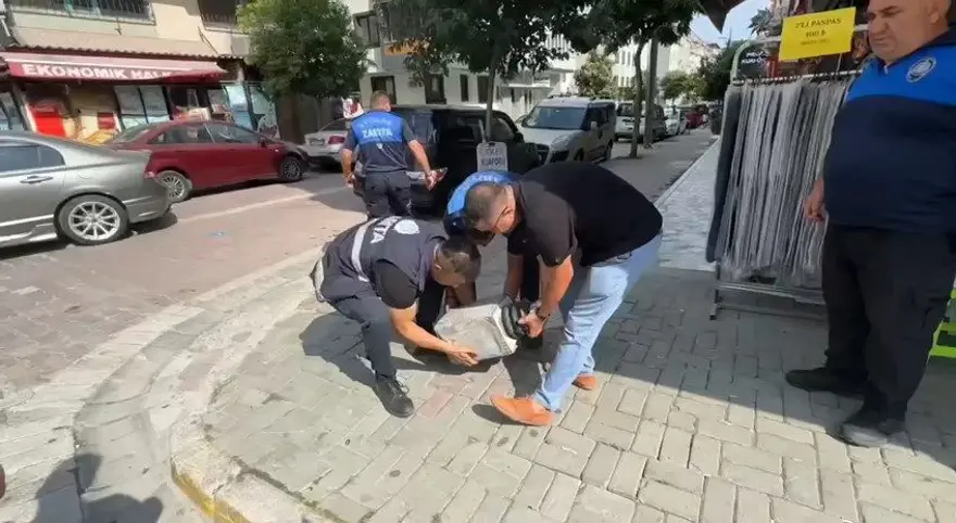 Kaldırım işgalcilerine denetim! Yüzlerce duba, lastik, palet, flama toplandı 