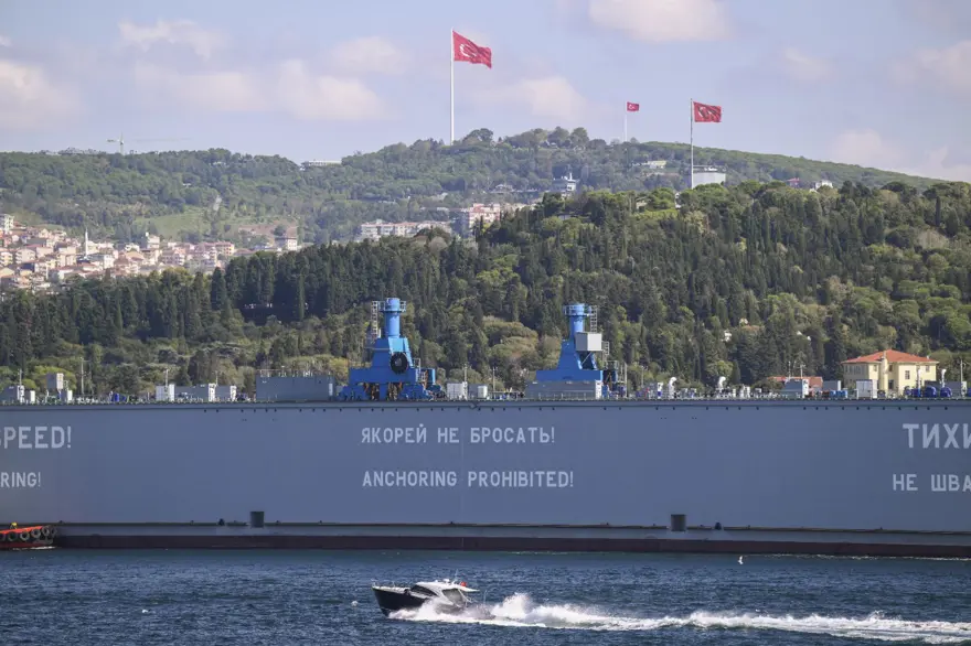 Dev yüzer havuz yeniden İstanbul Boğazı'nda 6
