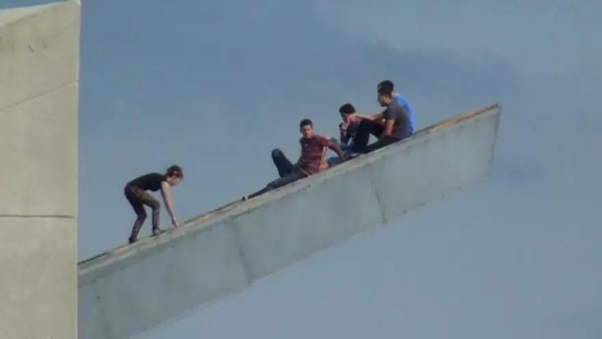 Gençlerin tehlikeli oyunu 1