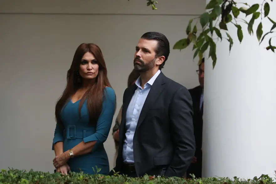 ABD Başkanı Trump’un oğlu Trump Jr’ın sevgilisi virüse yakalandı 5