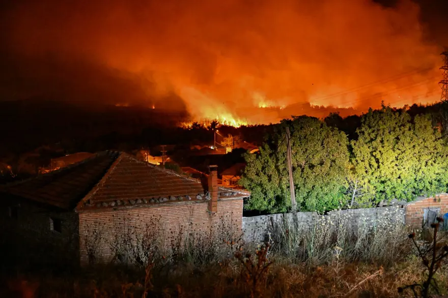 Antalya, Çanakkale, Manisa, Balıkesir, İzmir ve Kütahya’da ormanyangını 9